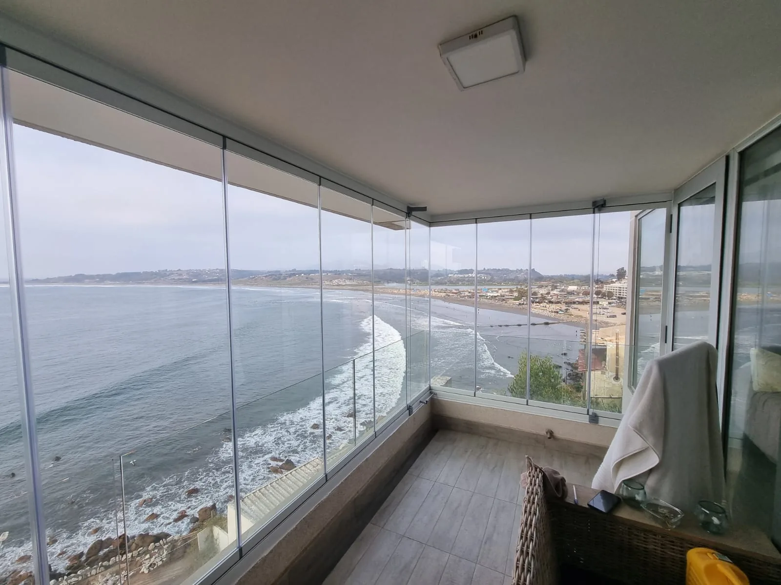 Cierre plegable de vidrio templado con vista panorámica