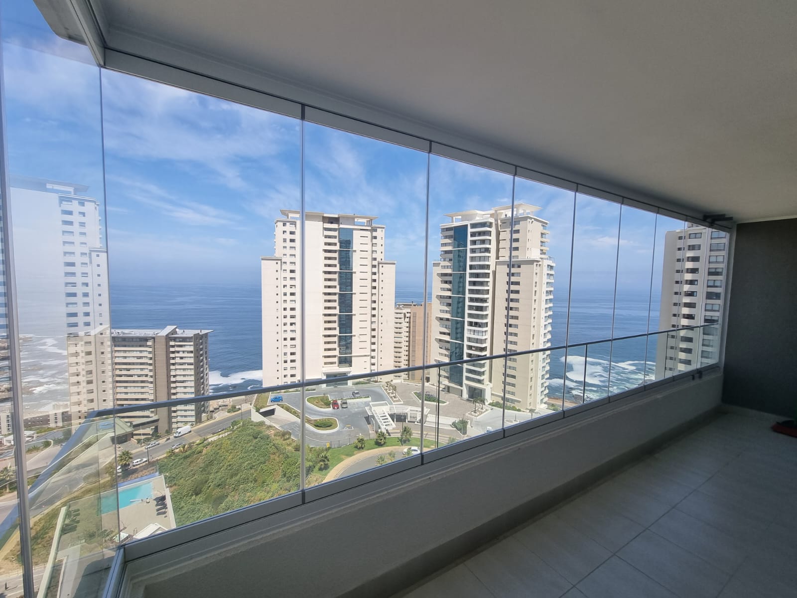 Cierre plegable para terraza con estructura de aluminio