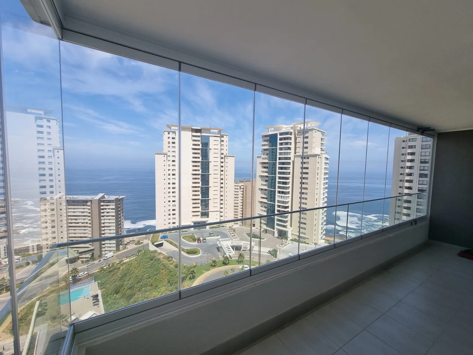 Cierre plegable para terraza con estructura de aluminio